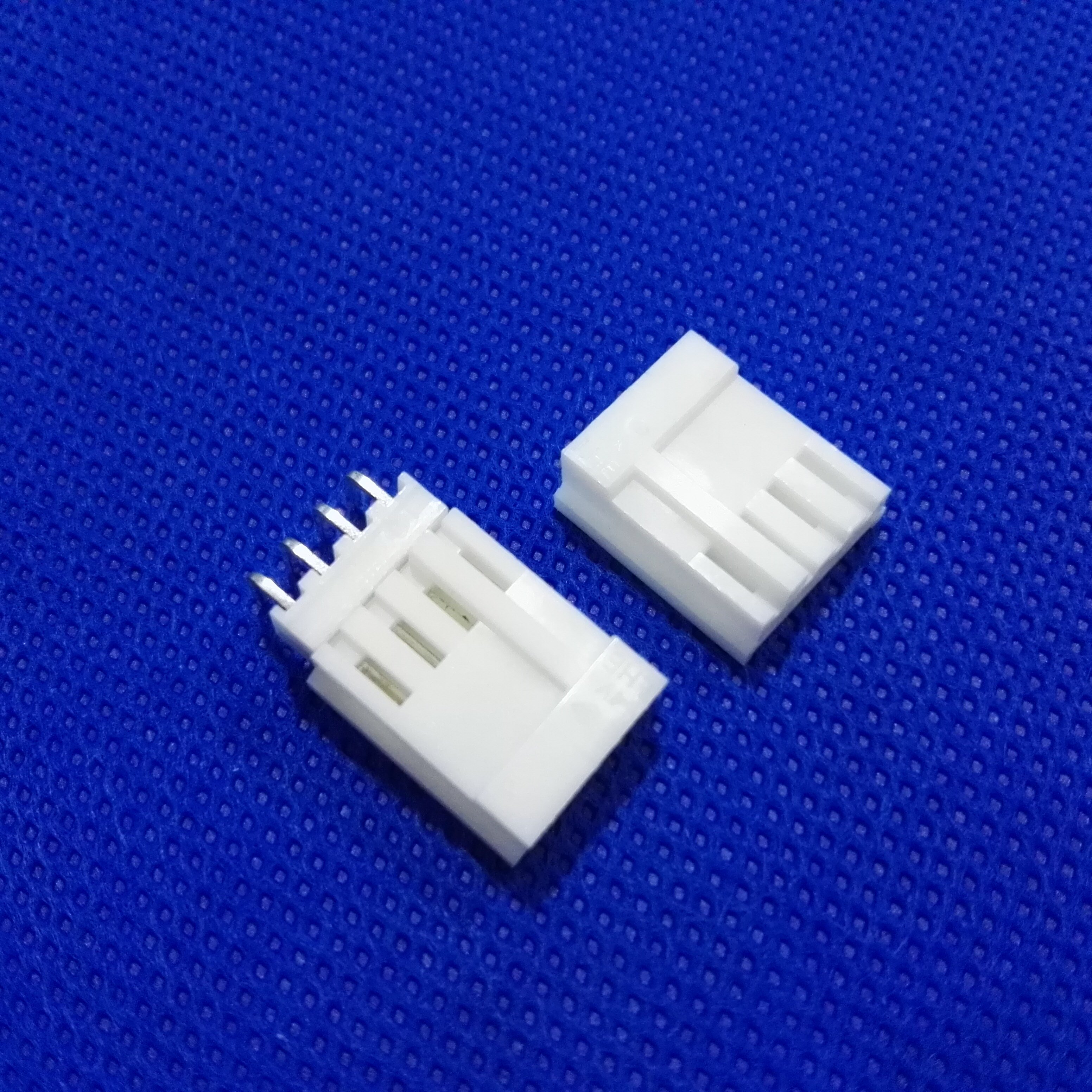 AMP Small 4P 171880/171825 Image 2