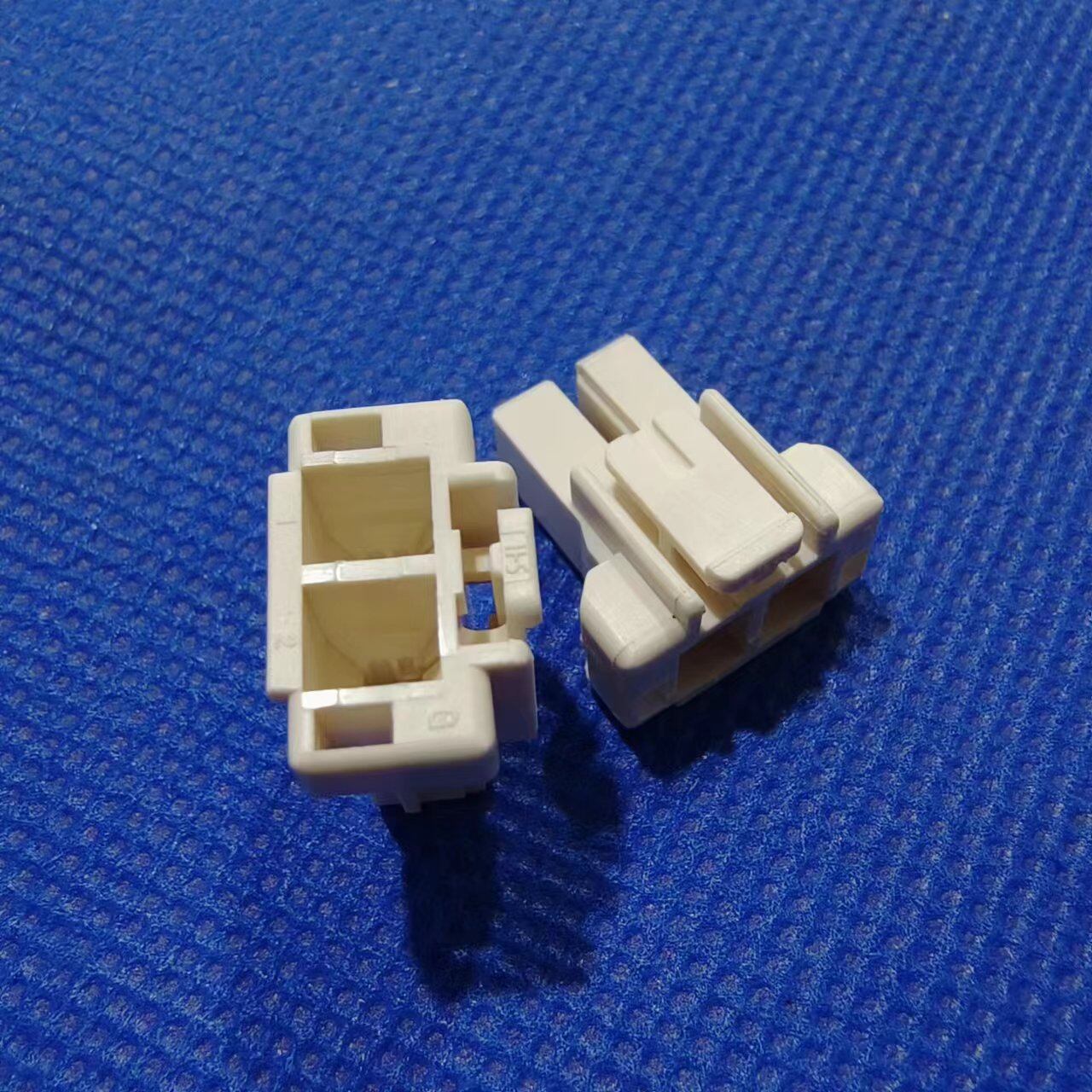 TE 5004 Series 5.0 Pitch Housing Locking Terminal - Image 4
