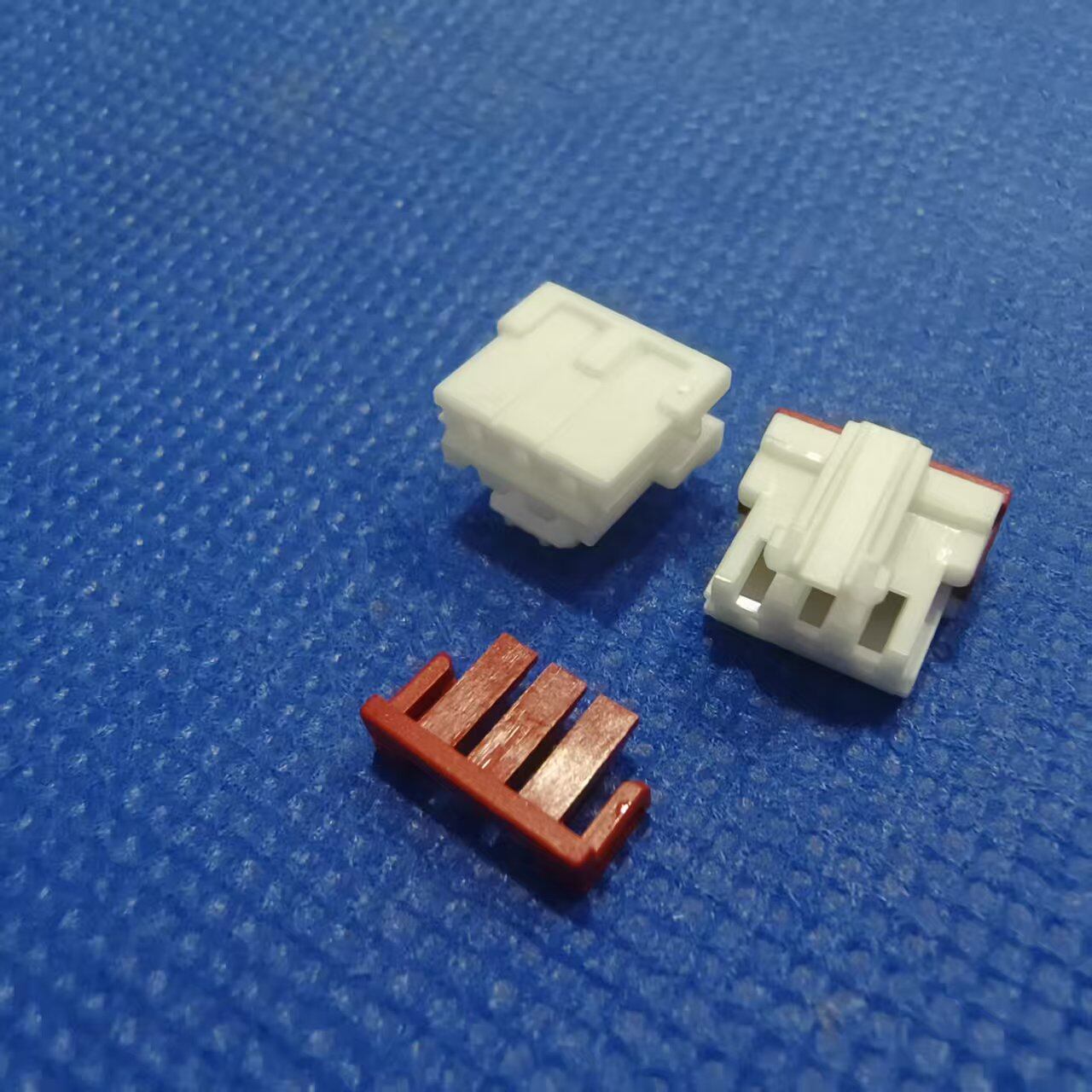 XE housing lock tab