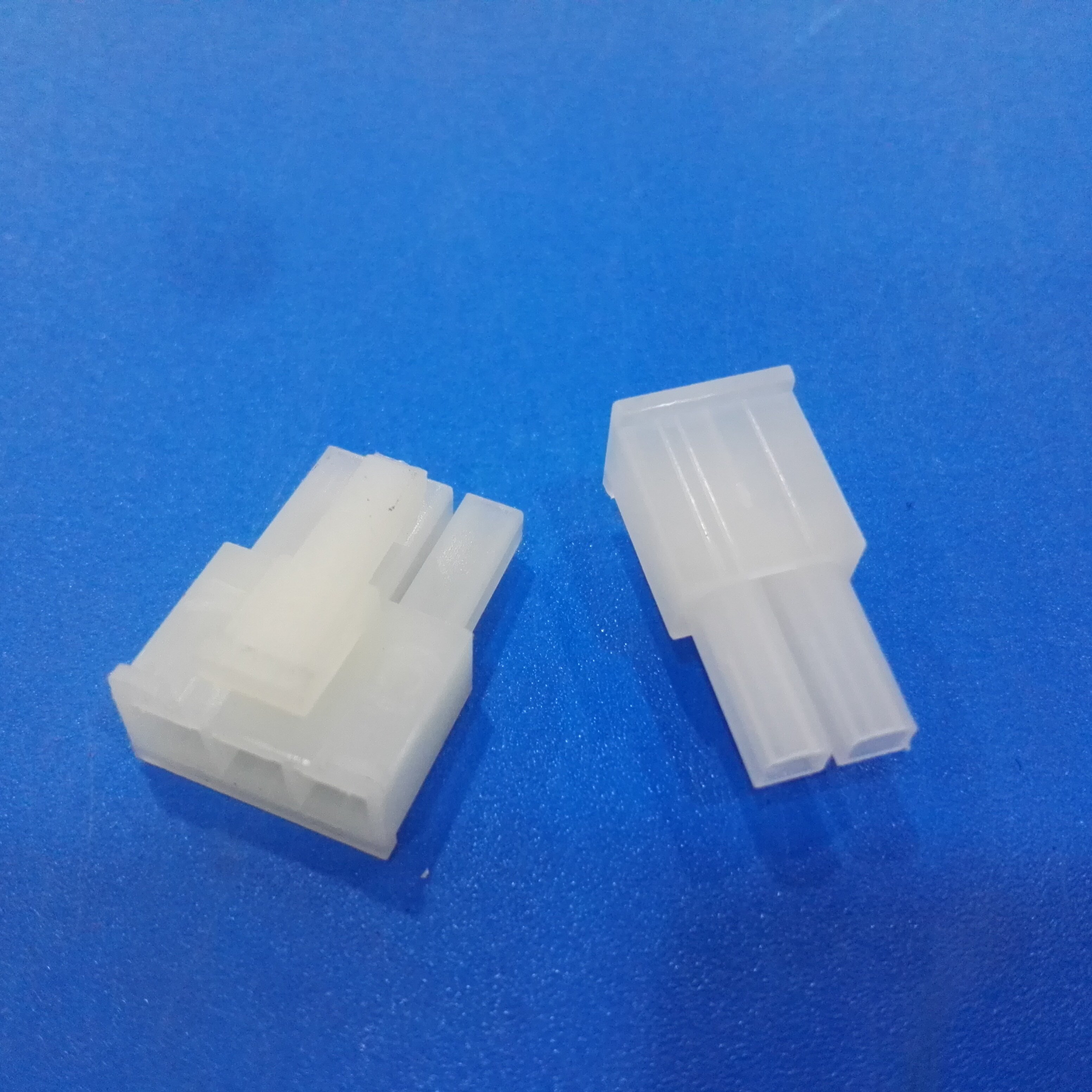 MOLEX 5557-02R2 4.2 Single Row Male Housing, Image 2