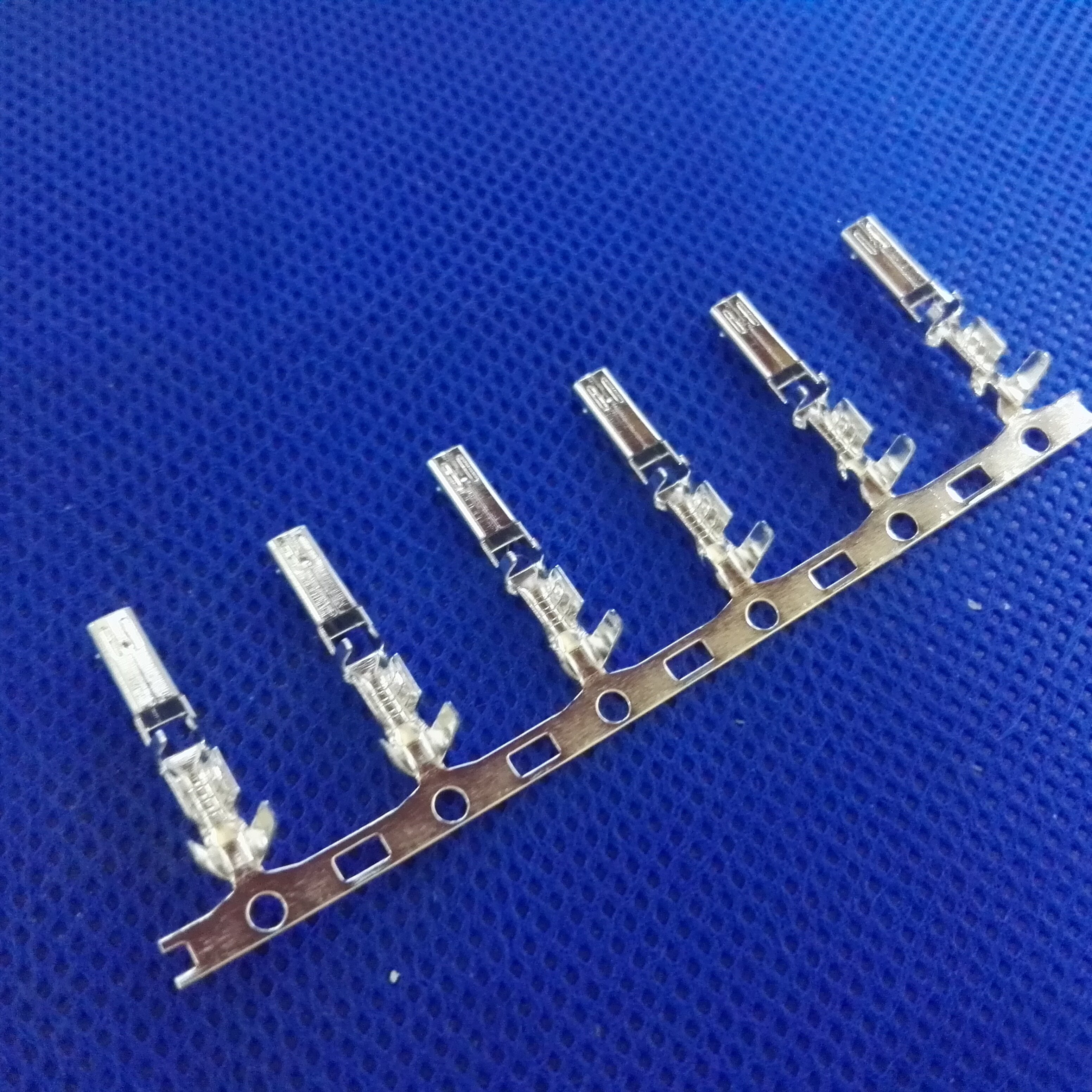 MOLEX 35965-0200/9200 8.0 Pitch Housing Locking Terminal — Image 4