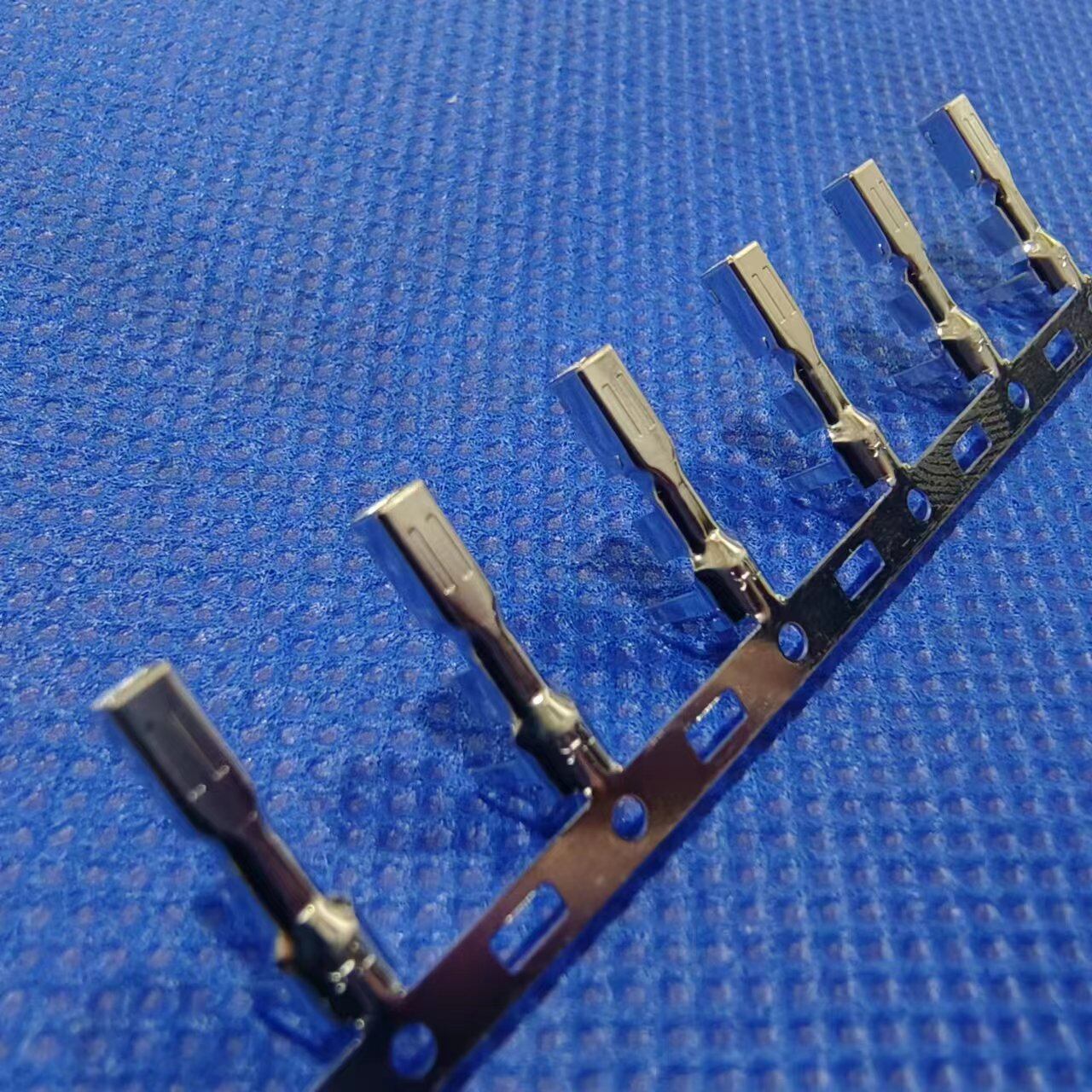 TE 5004 Series 5.0 Pitch Connector Housing Locking Tab Image 8