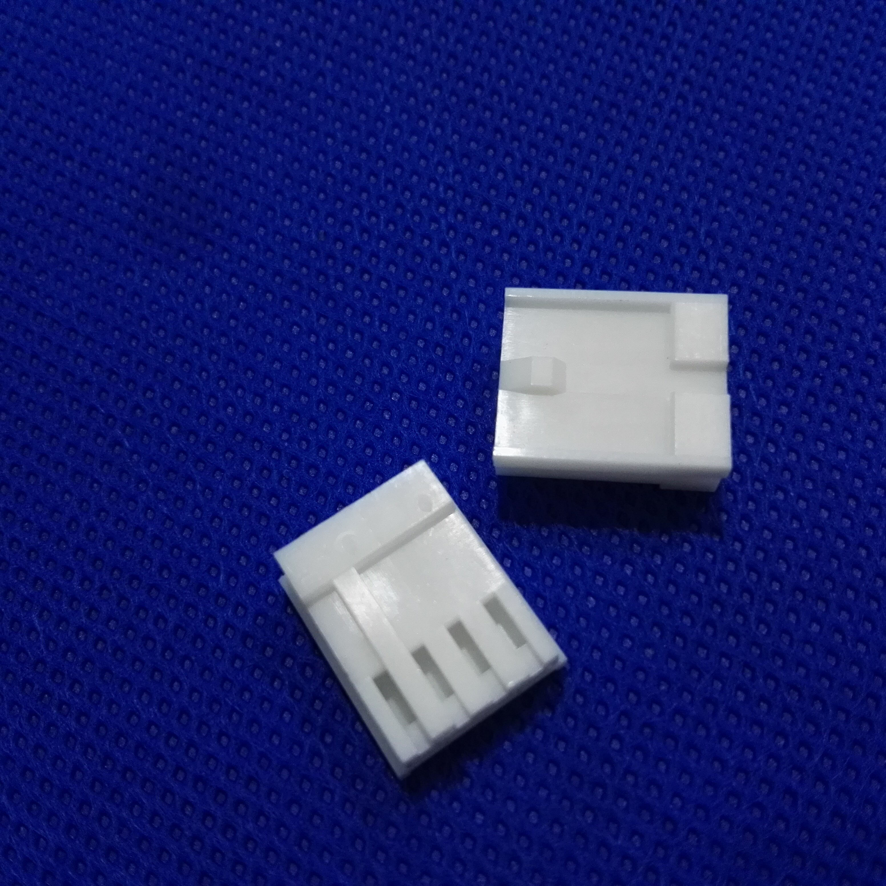 AMP Small 4P 171880/171825 Image3