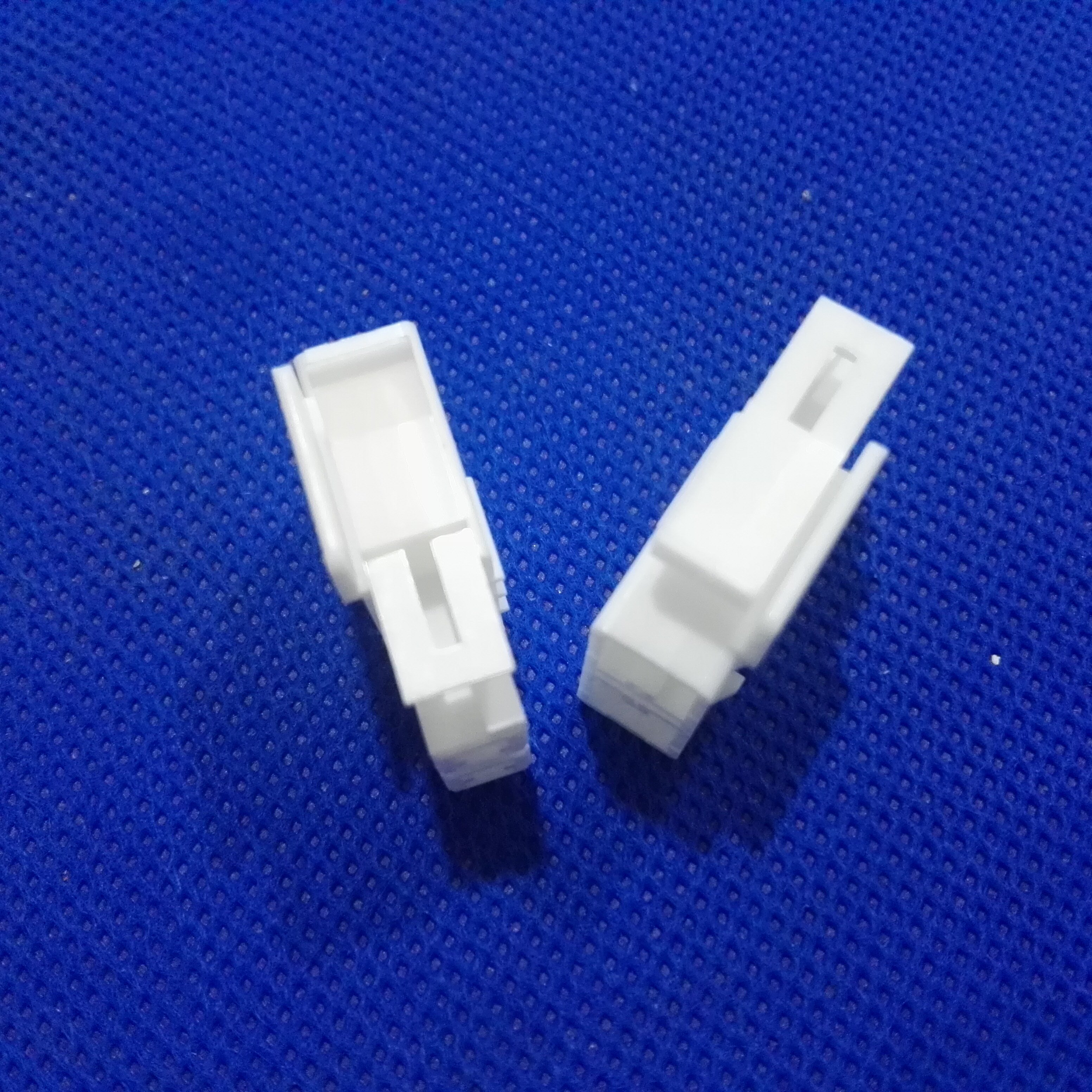 MOLEX 35965-0220 Housing Locking Terminal, Image 3