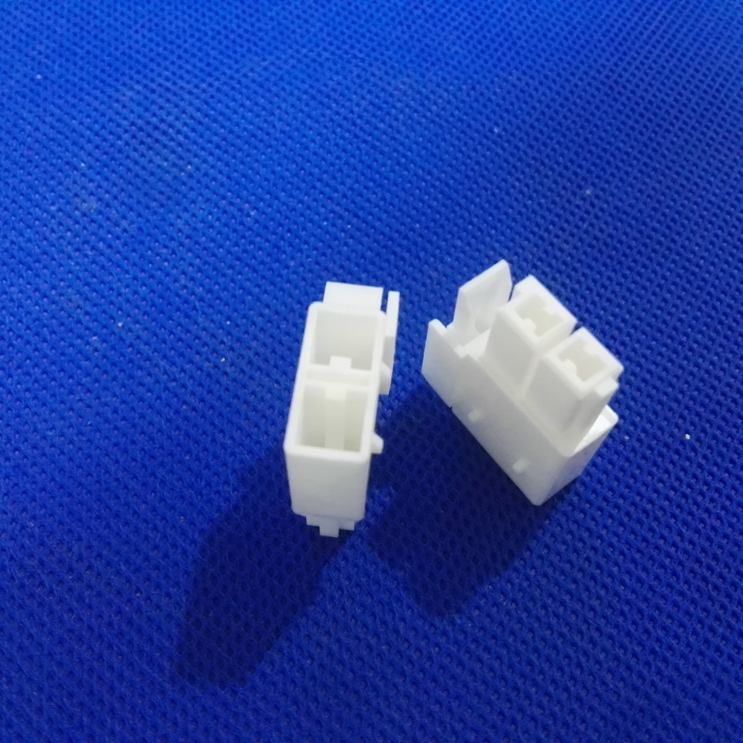 MOLEX 35965-0200/9200 8.0 Pitch Insulating Housing Locking Terminal Image 3