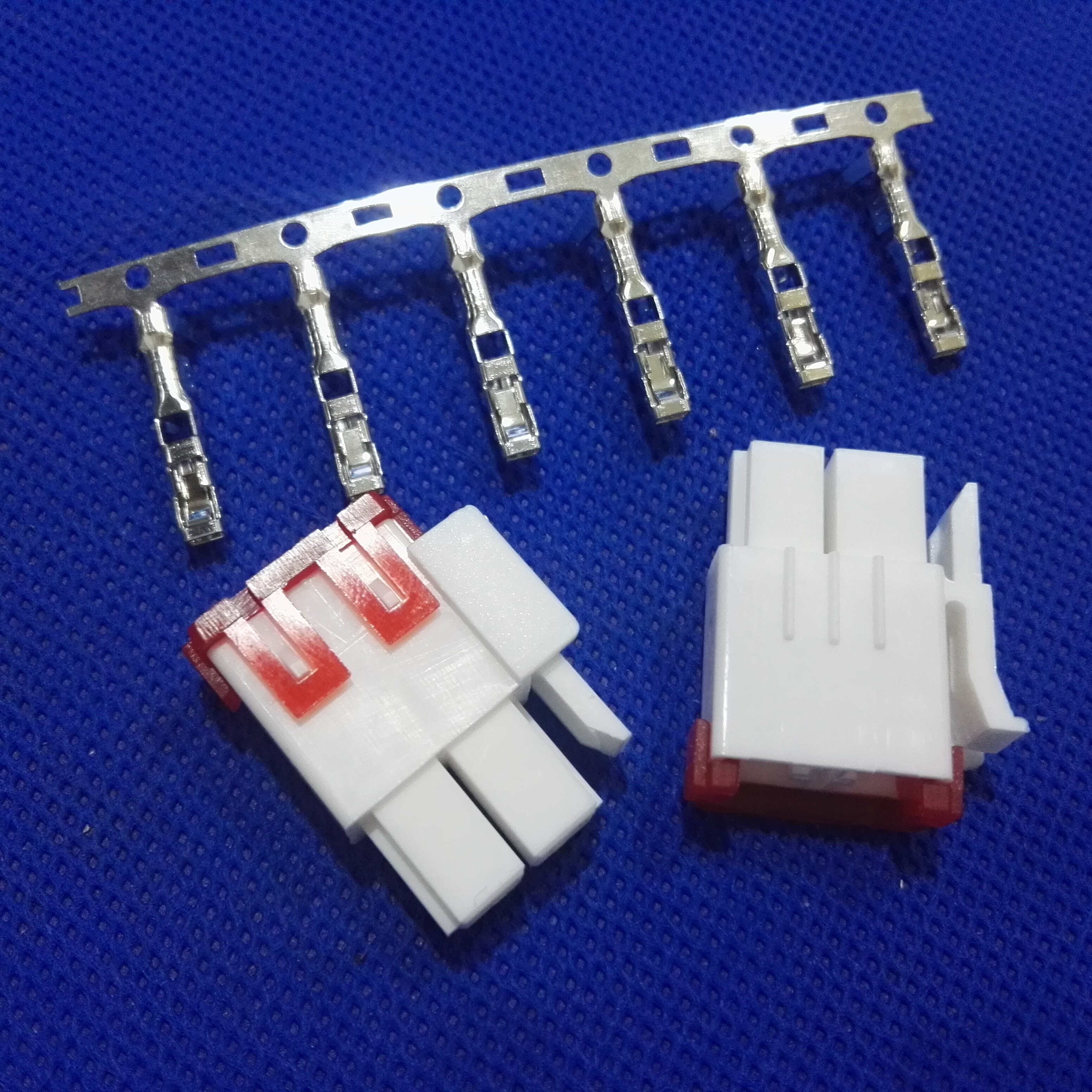 MOLEX 35965-0220 Connector Housing Locking Clip Terminal