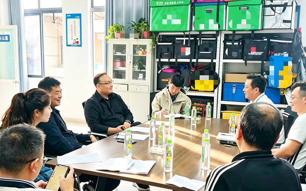 砀山县副县长姜波涛率队专题调研砀山县美团箱包有限公司
